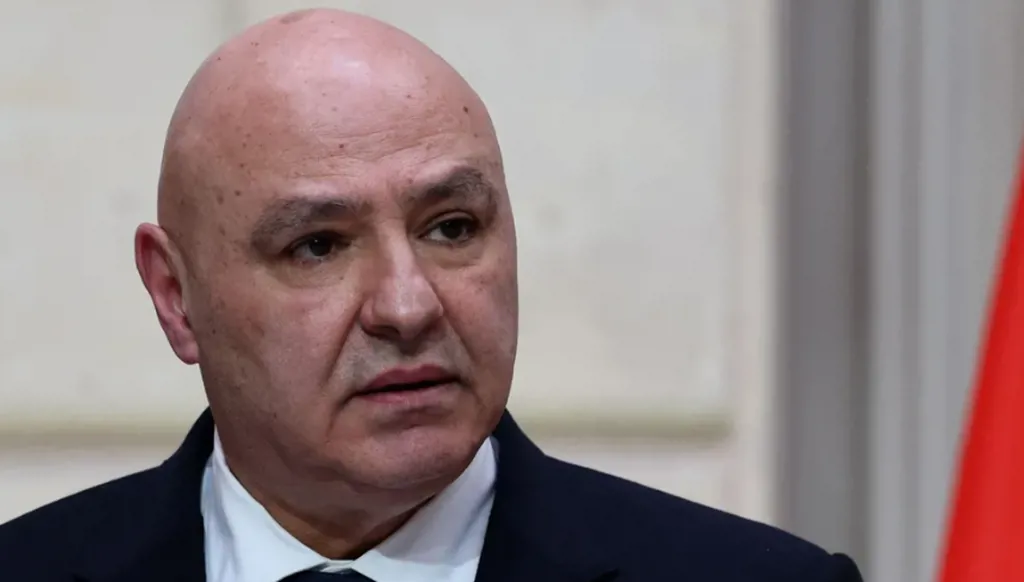 عون يعزّي باستشهاد بزي وسرور... ووزارة التربية تندد باستهداف الجامعة اللبنانية