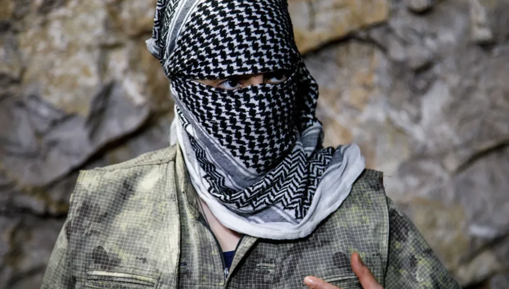 "بوليتيكو": مقاتلون أكراد يترقبون دعماً أميركياً لفتح الطريق نحو طهران