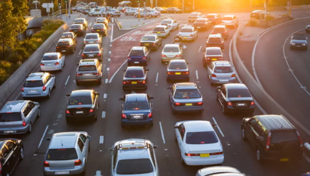 الوكالة الدولية للطاقة تدعو للعمل من المنزل مع ارتفاع أسعار النفط