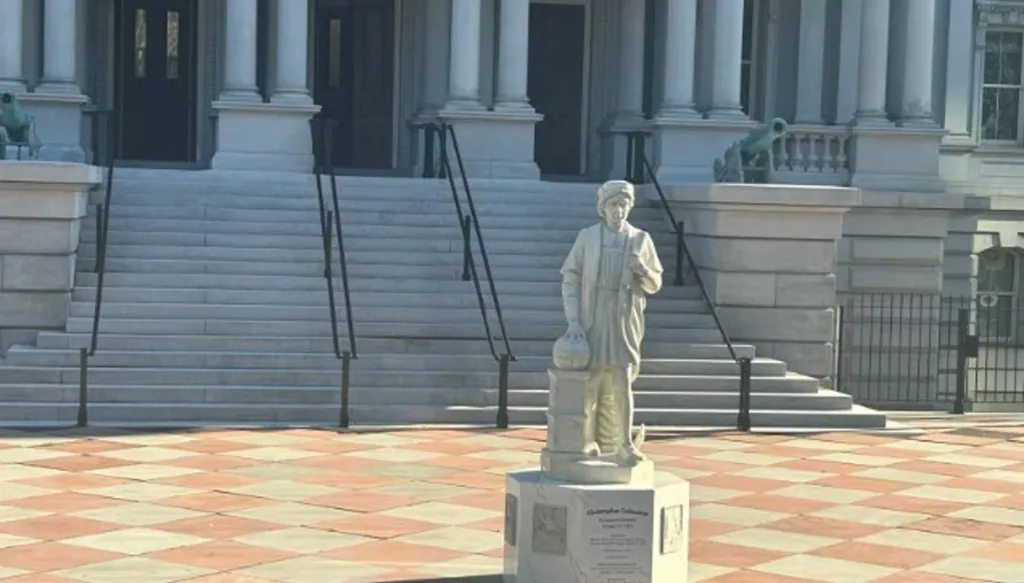 البيت الأبيض يستقبل كولومبوس مجدداً بأمر ترامب