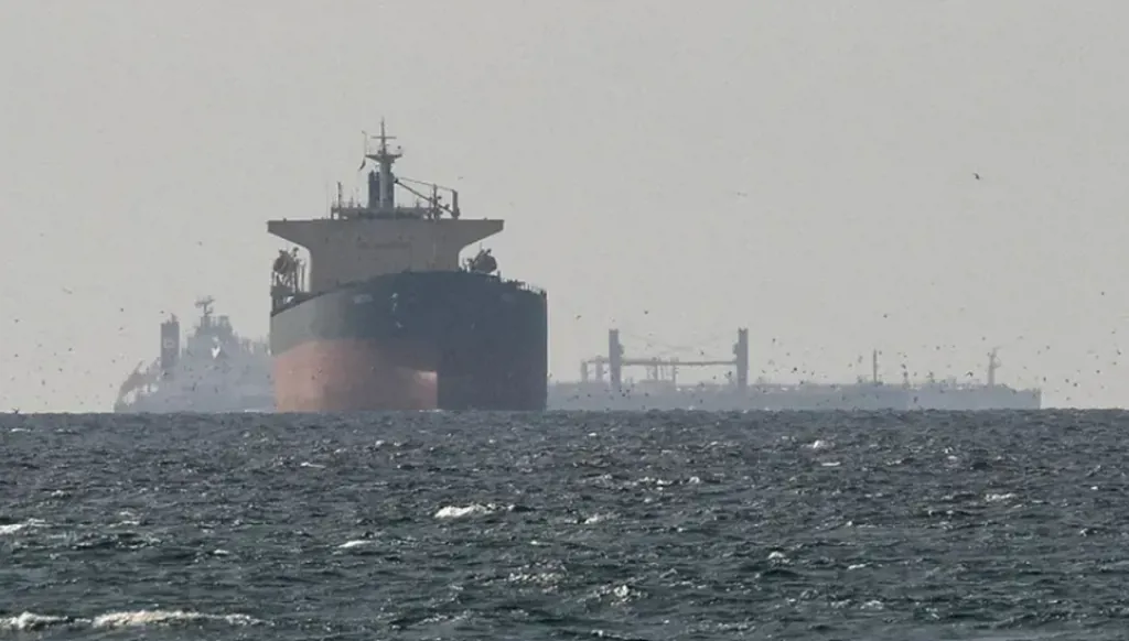 هل يكون علم باكستان بطاقة العبور من مضيق هرمز؟