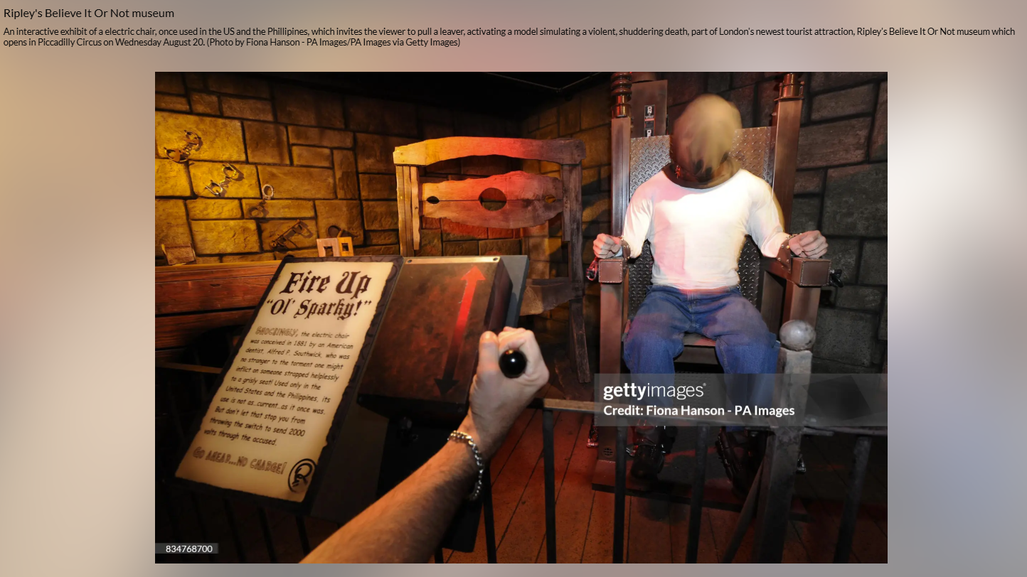 مقارنة بين لقطة من الفيديو (الى اليسار) وصورة نشرتها وكالة غيتي ايماجيز للكرسي في المتحف