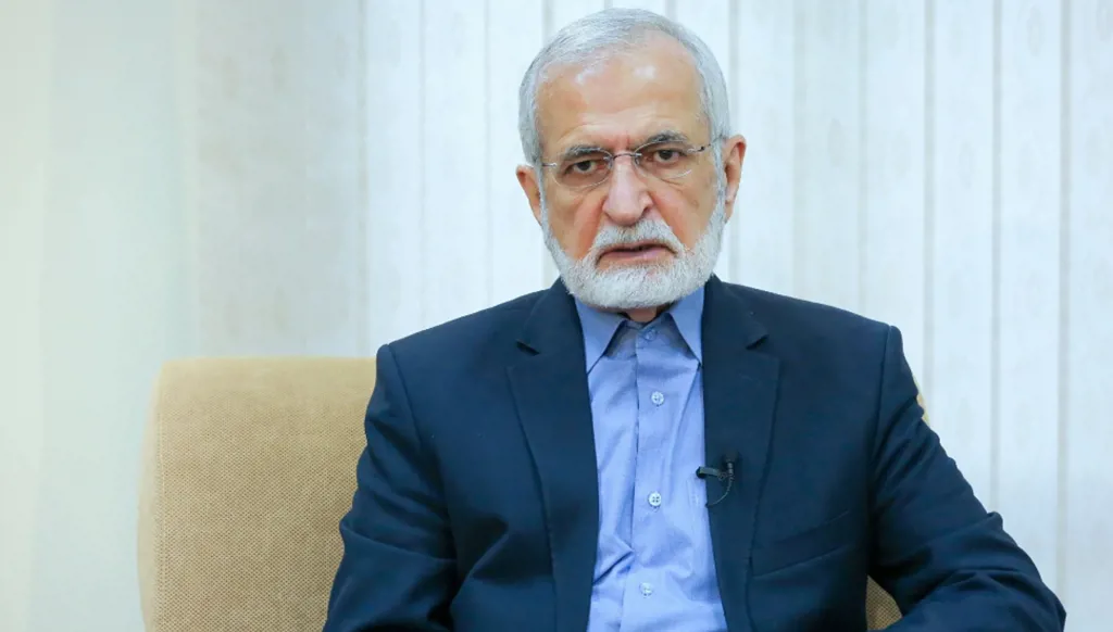 مقرّب من خامنئي ويقود مفاوضات مع "جي دي فانس"… غارة تستهدف كمال خرازي في إيران