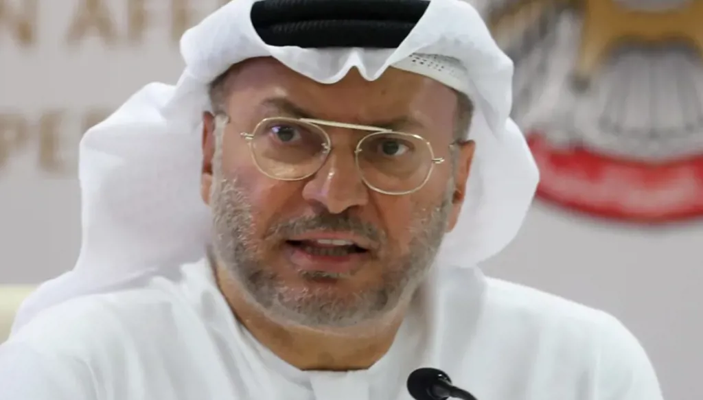 قرقاش يرد على محمد جواد ظريف: استهداف الخليج "غرور وفشل استراتيجي"