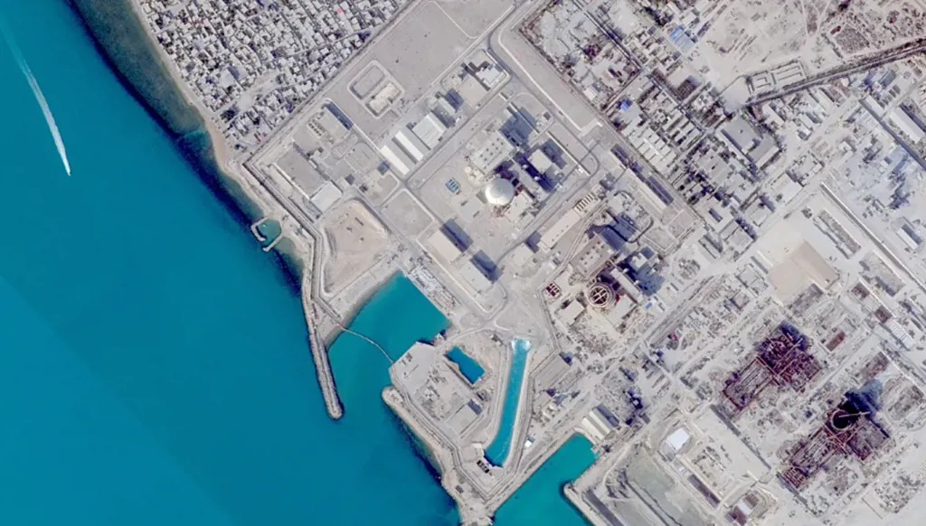 ترامب يمهل طهران 48 ساعة... وبوشهر النووية في قلب التصعيد