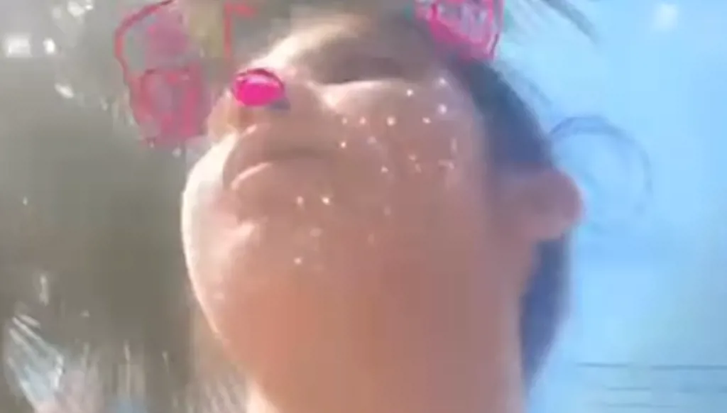 فتاة لبنانية تلتقط لحظة القصف الإسرائيلي على بيروت (صورة متداولة)