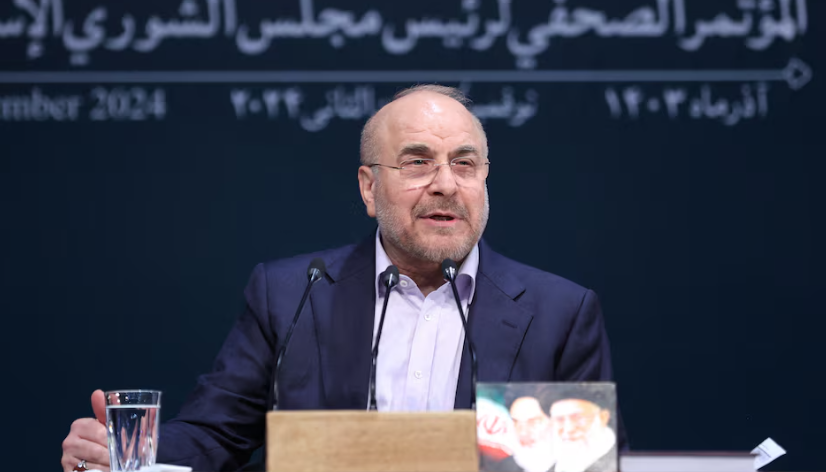 رئيس البرلمان الإيراني محمد باقر قاليباف يتحدث خلال مؤتمر صحفي في طهران بصورة من أرشيف رويترز