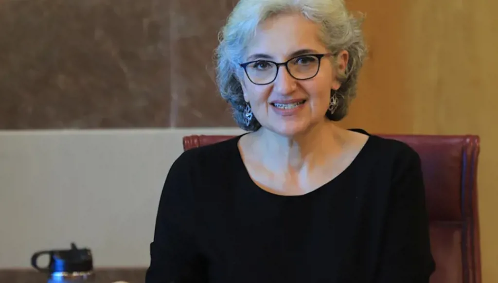 وزير التربية تتسلم مصفوفة التتابع للمناهج الجديدة: لبنان نموذج رغم الحرب