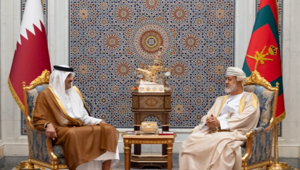 أمير قطر وسلطان عمان يبحثان تطورات المنطقة وجهود خفض التصعيد (صور)