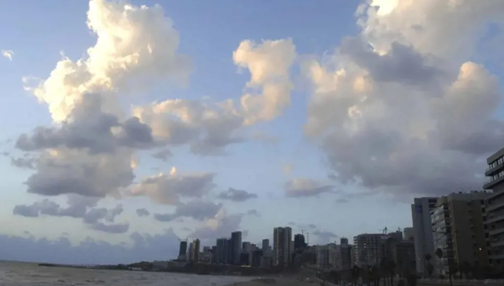 منخفض جوي في لبنان... طقس متقلّب وممطر وينحسر تدريجياً