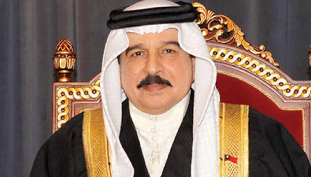 ملك البحرين يؤكد الحلول السلمية ويأمر بإجراءات حازمة لمعالجة تداعيات الحرب