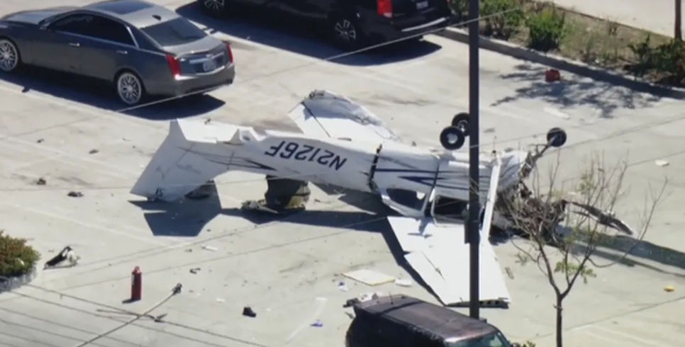 صورة للطائرة (إكس).