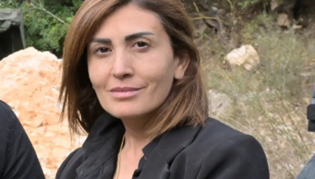 البحث مستمر عن الصحافية آمال خليل بعد استهداف الطيري… وإجلاء زينب فرج وسط إطلاق نار