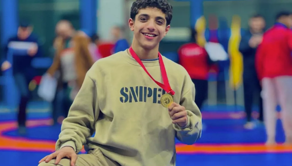 مصارع مصري يصدم العالم بحركة خادعة مذهلة في نهائي أفريقيا (فيديو)