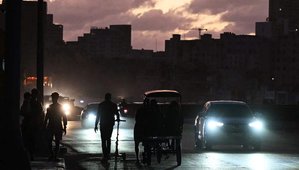 كوبا على حافة الانهيار الإنساني… نقص الوقود يهدد حياة المرضى ويشلّ القطاع الصحي