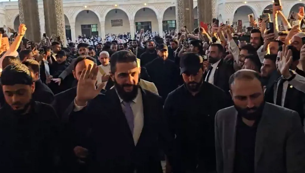 الشرع يؤدي صلاة عيد الأضحى في جامع عبد الله بن عباس بمحافظة حلب (صور وفيديو)