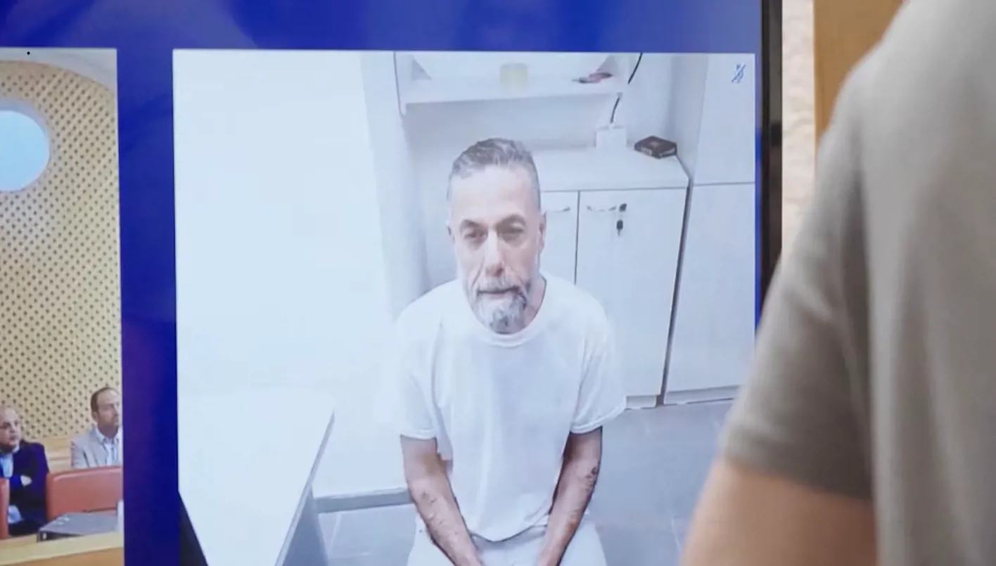مكبّل اليدين ومنهك... أول ظهور لحسام أبو صفية بعد أشهر من ال