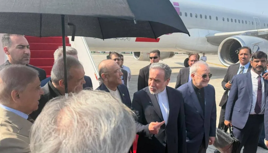 عقب جولة سويسرا... بزشكيان وعراقجي في باكستان