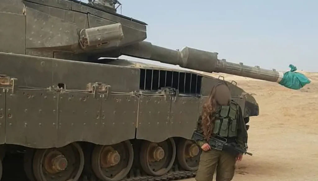 خلال زيارة نتنياهو إلى جنوب لبنان... هذا ما جرى بين الجنود الحريديم والمجندات
