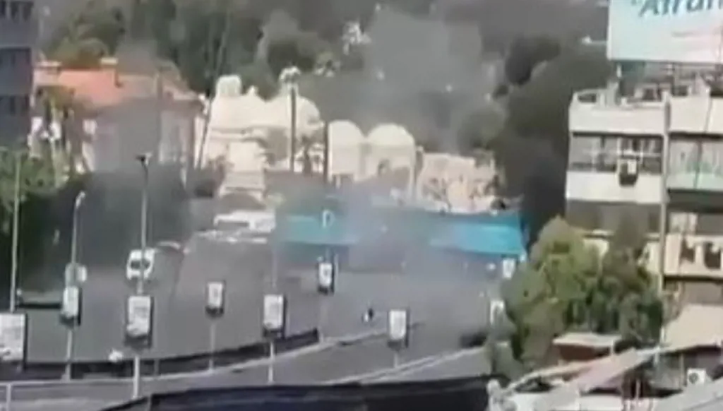 تزامناً مع زيارة الرئيس الفرنسي... دوي انفجار قوي في دمشق (فيديو)