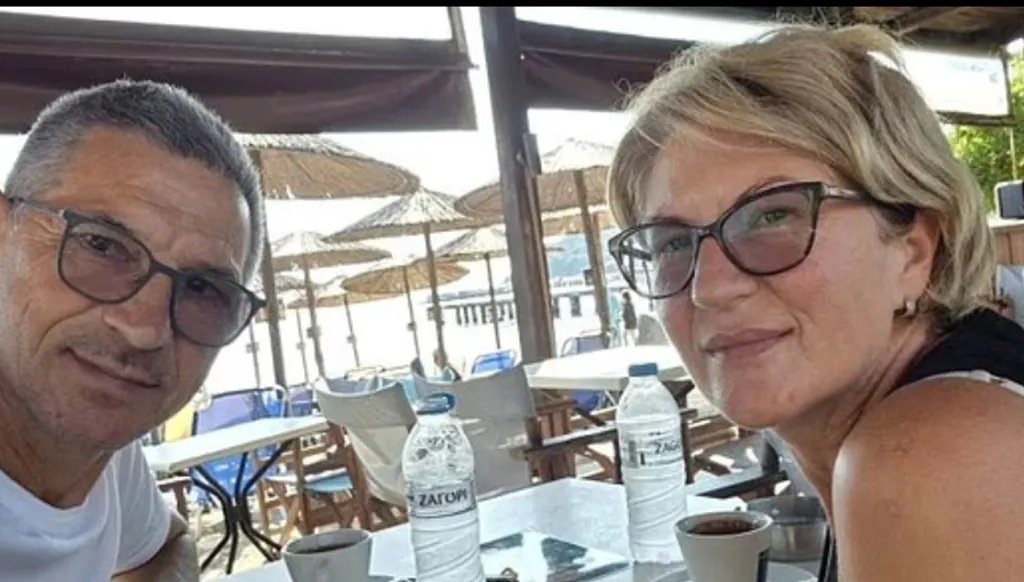"نموت معاً"... ماذا قالت زوجة الرجل الذي قذفه ضغط الهواء من نافذة طائرة "رايان إير"؟