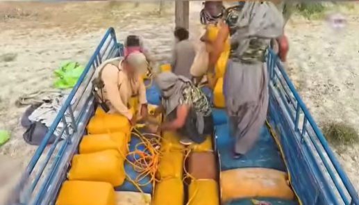 مشهد تفخيخ المركبة قبل تنفيذ العملية 