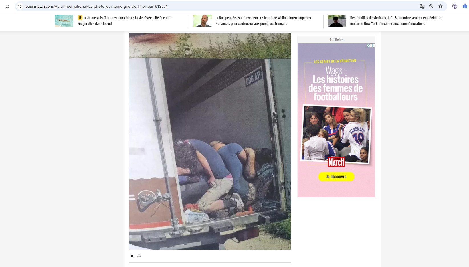 الصورة منشورة في موقع Paris Match في 28 آب 2015