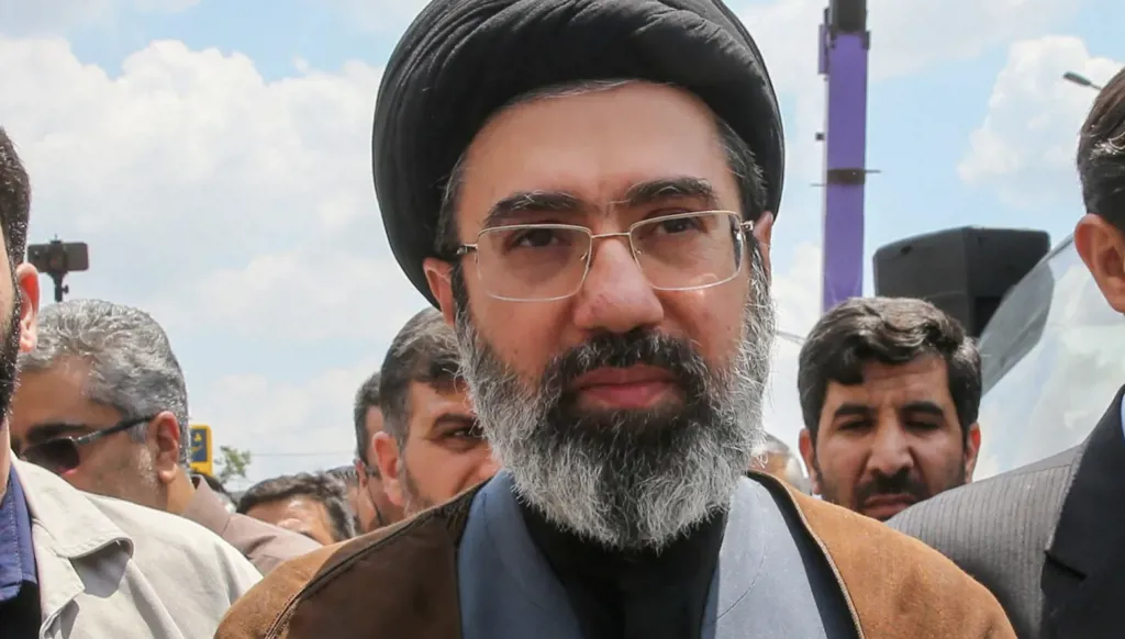 البحث عن مجتبى خامنئي... كيف يحاول الموساد والـ"سي آي إيه" تعقب المرشد الإيراني؟