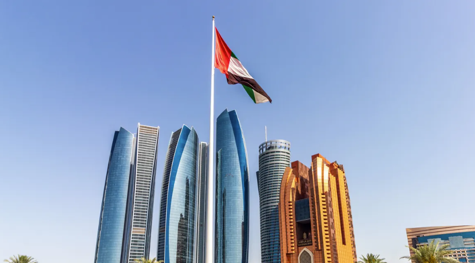 العلم الإماراتي (رويترز)