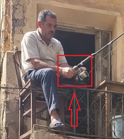 مؤشرات الى الذكاء الاصطناعي في الصورة اشرنا اليها بالاحمر 
