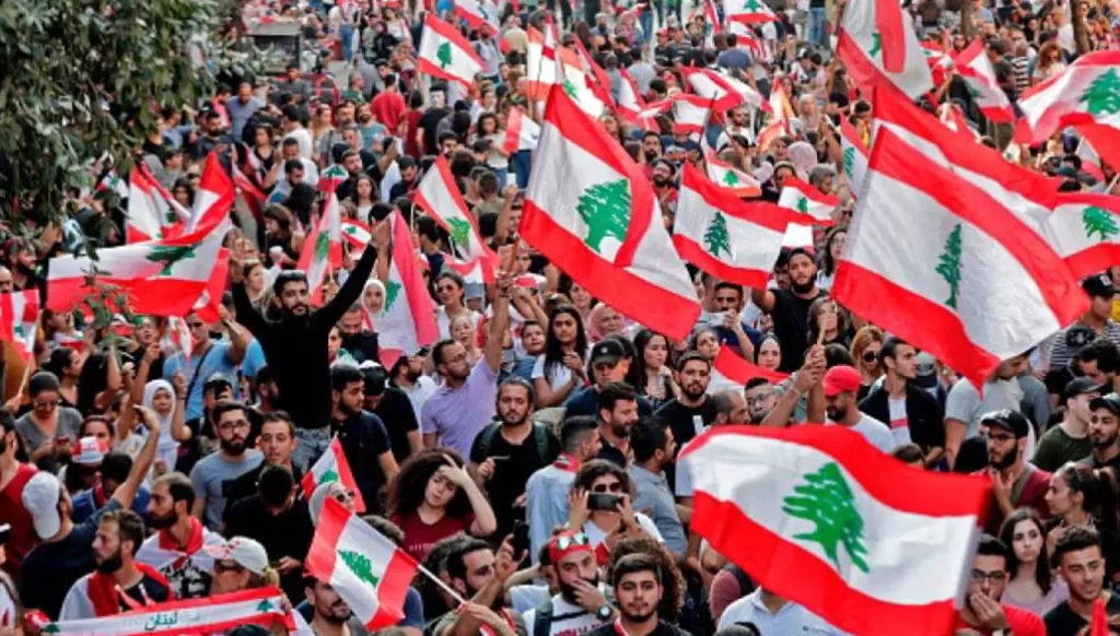 مظاهرة سابقة شارك فيها شبان في لبنان (أ ف ب).