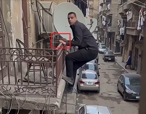 مؤشرات الى الذكاء الاصطناعي في الصورة اشرنا اليها بالاحمر 