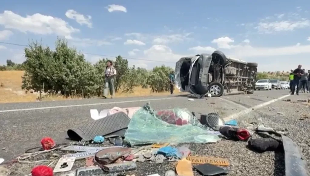 تركيا: 5 قتلى بينهم طفلان بانقلاب حافلة جنوب شرقي البلاد (صور وفيديو)