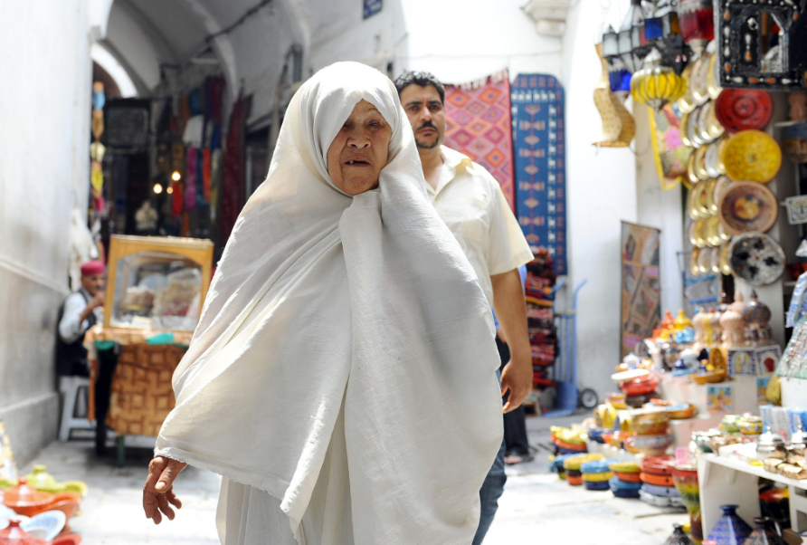  تواجه تونس تقلّص حجم الأسرة وارتفاع عدد كبار السنّ (أ ف ب)