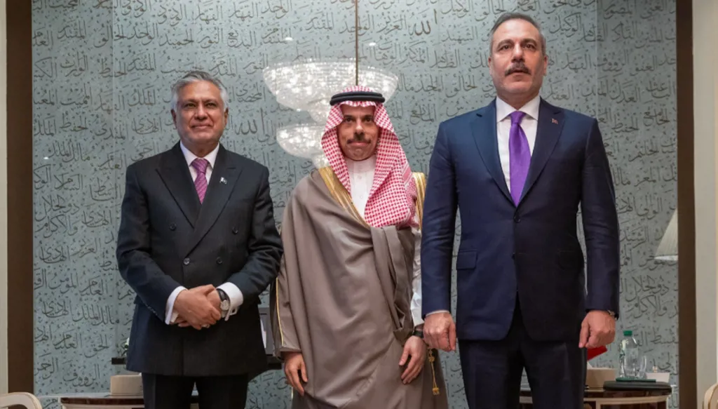 اجتماع سعودي-تركي-باكستاني في نيويورك لبحث اتفاقية مكة للدفاع المشترك