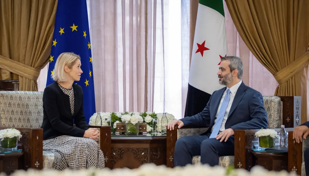  وزير الخارجية السوري أسعد الشيباني (إلى اليمين) يستقبل نائبة رئيس المفوضية الأوروبية كايا كالاس (سانا). 