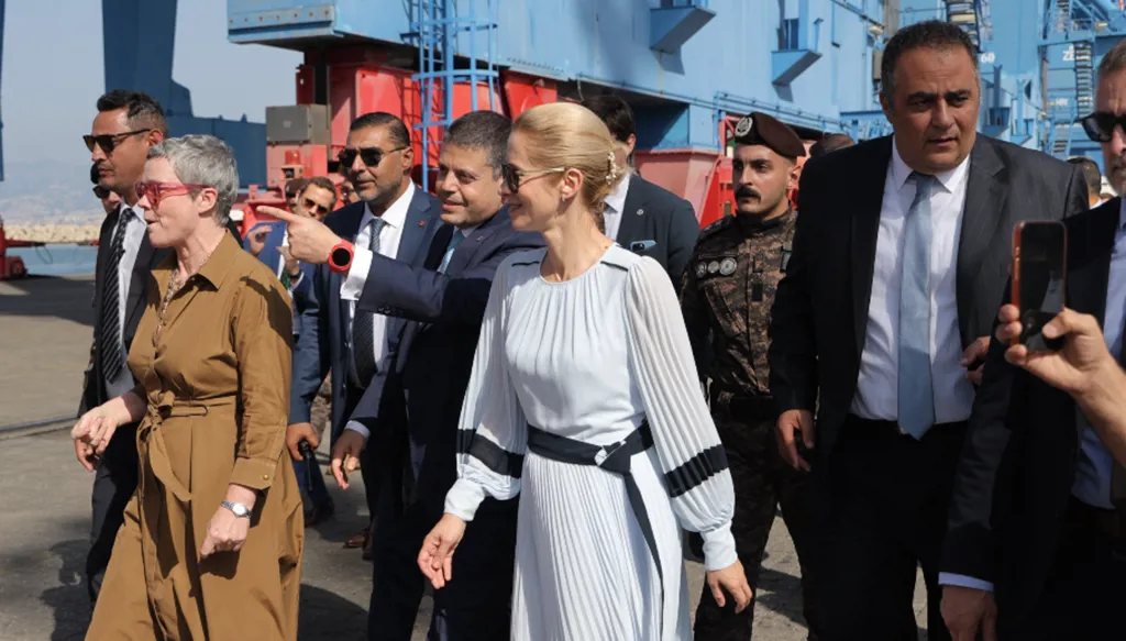 كالاس تجول في مرفأ بيروت... والنفّي: زيارة تشكل دليلاً إلى موقعه المحوري