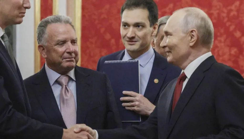 بوتين يستقبل ستيف ويتكوف وجاريد كوشنر في موسكو، 5 أيلول/سبتمبر 2026. (أ ف ب)