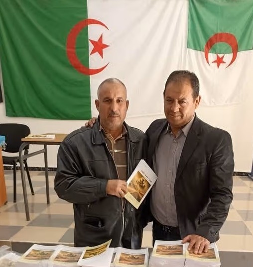 بكى لغياب القرّاء... فانتشر فيديو دموعه أكثر من كتابه!