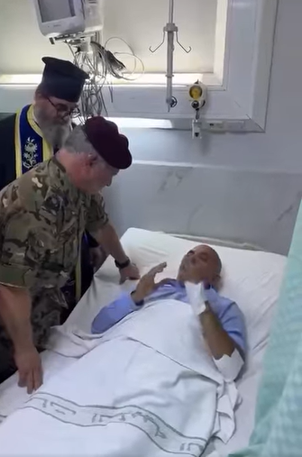 العاهل الاردني متفقدا الجرحى
