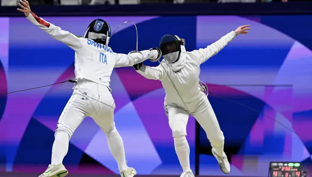 لاعبة تُستبعد بعد امتناعها عن مبارزة متحولة جنسياً (فيديو)