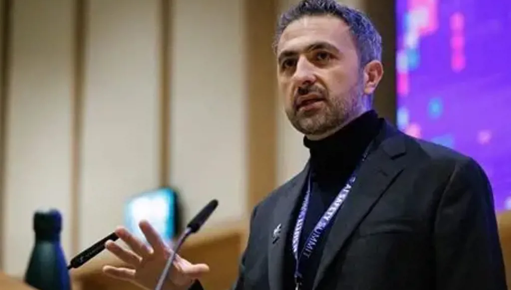 تحذير من رئيس الذّكاء الاصطناعي في "مايكروسوفت": أتمتة معظم المهام خلال 12–18 شهراً