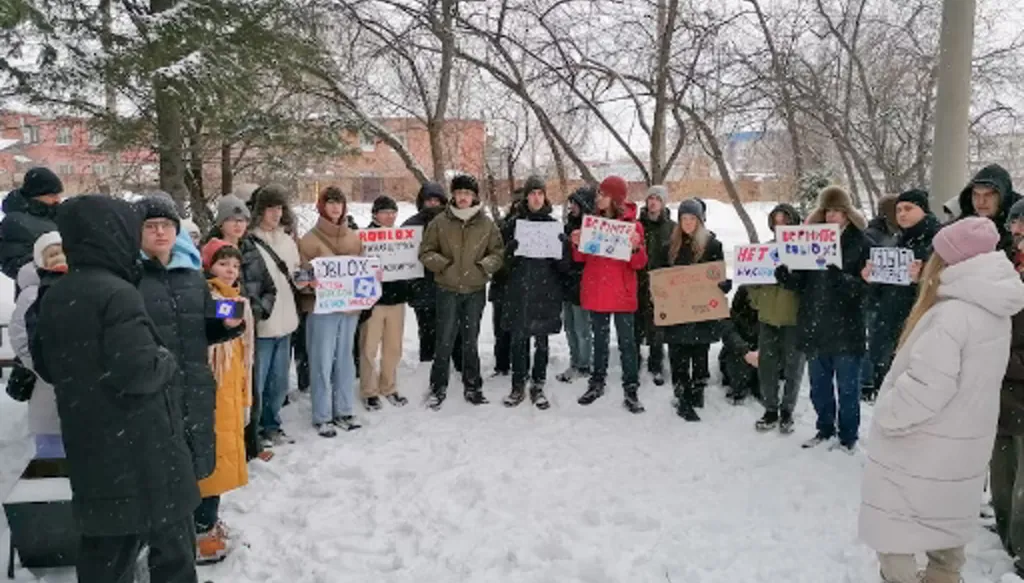 احتجاج في روسيا بعد حظر منصة الألعاب "روبلوكس"