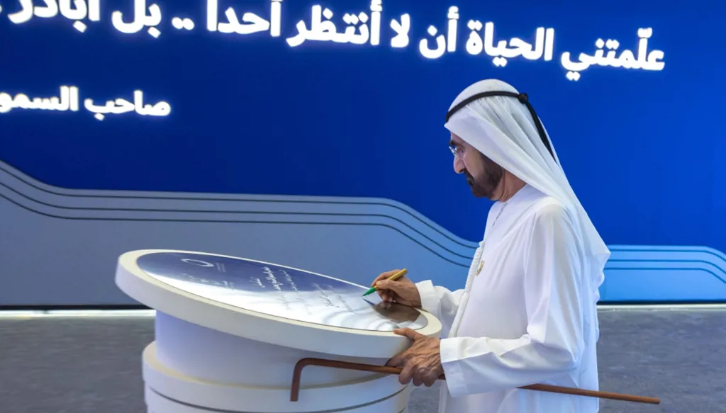 محمد بن راشد يدشّن أكبر وأذكى مبنى حكومي إيجابي الطّاقة في العالم