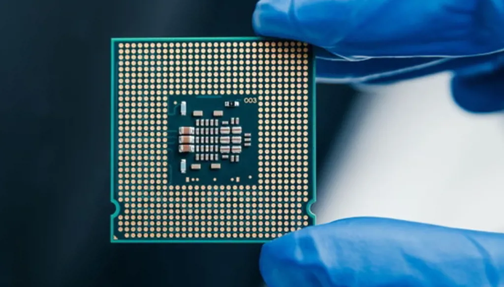 دعوات لتعزيز الاستثمار الأوروبي في مصانع رقائق متطوّرة لمواجهة المنافسة الصينية
