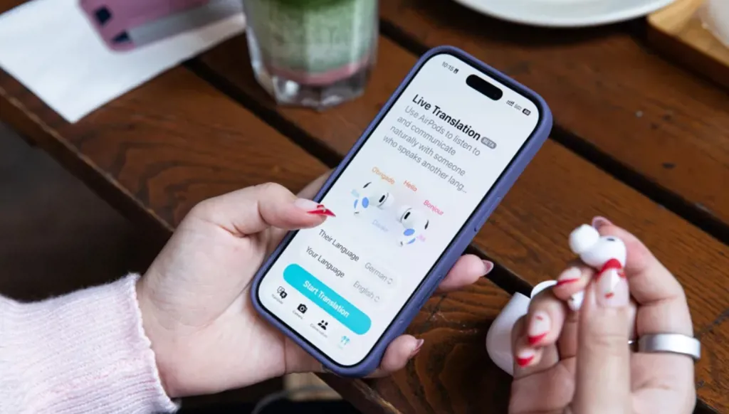 أبل 2027: رهان الذكاء الاصطناعي وAirPods بكاميرا وهاتف استثنائي بمناسبة عقدين على الآيفون
