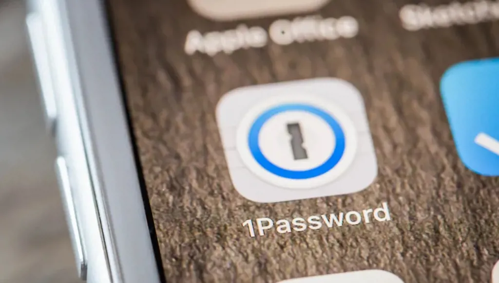 ميزة "1Password for Claude": خطوة لتأمين بياناتك أم باب للهجمات؟