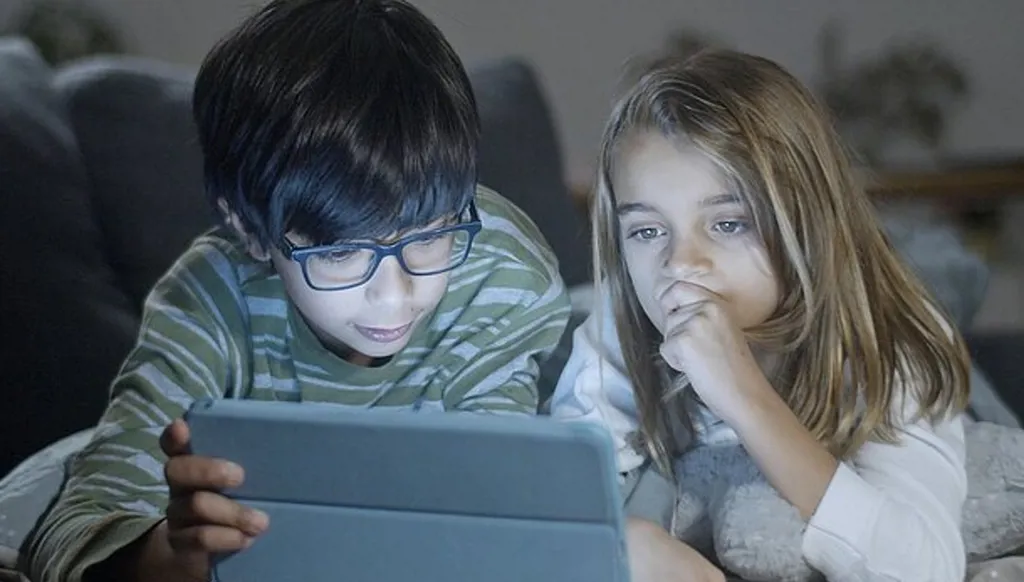 توجه سويسري لتقييد وصول الأطفال إلى المنصات الرقمية