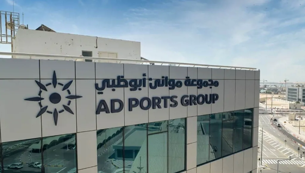 "موانئ أبو ظبي" و"إي آند" تطلقان بنية تحتيّة رقميّة أرضيّة جاهزة للذّكاء الاصطناعي