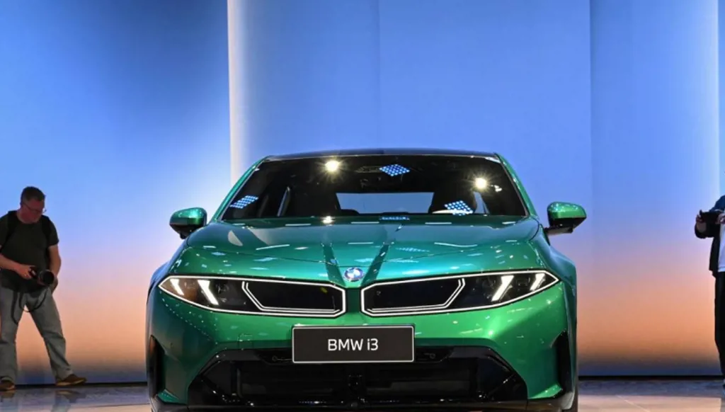 معرض بكين: المركبات الكهربائيّة تقود أكبر حدث عالمي لصناعة السّيارات